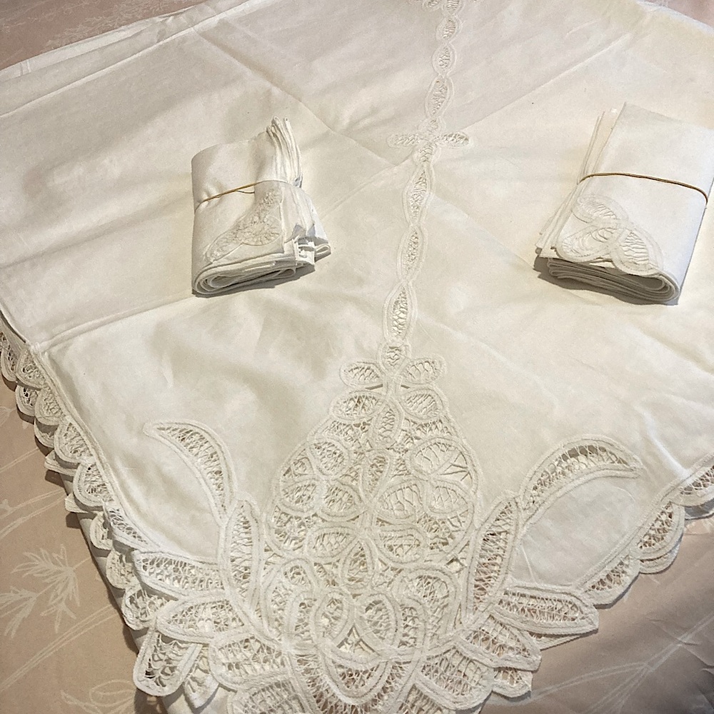 Gorgeous Battenberg Tablecloth w/Napkins